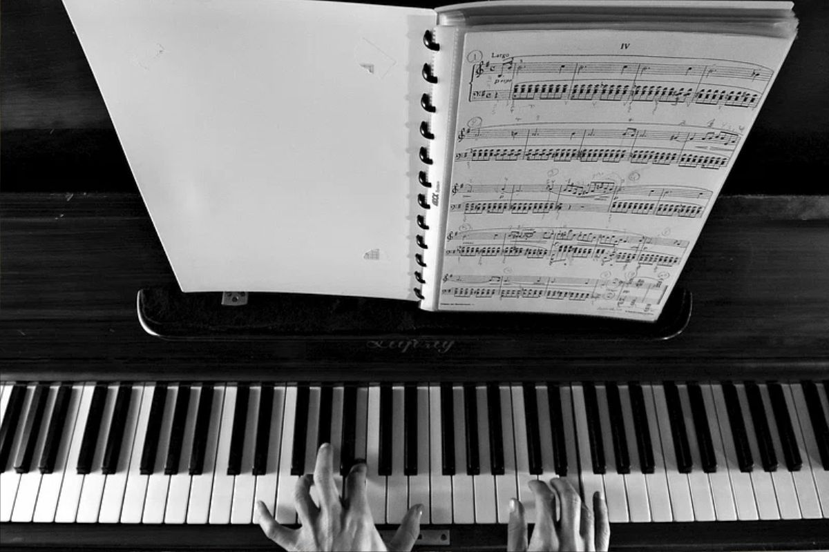 Notas musicais, Música de piano, Tocando piano